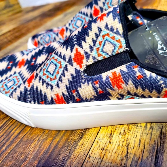 Montana West NWT Aztec Slip Sneakers Size 7 Western - Picture 6 of 7